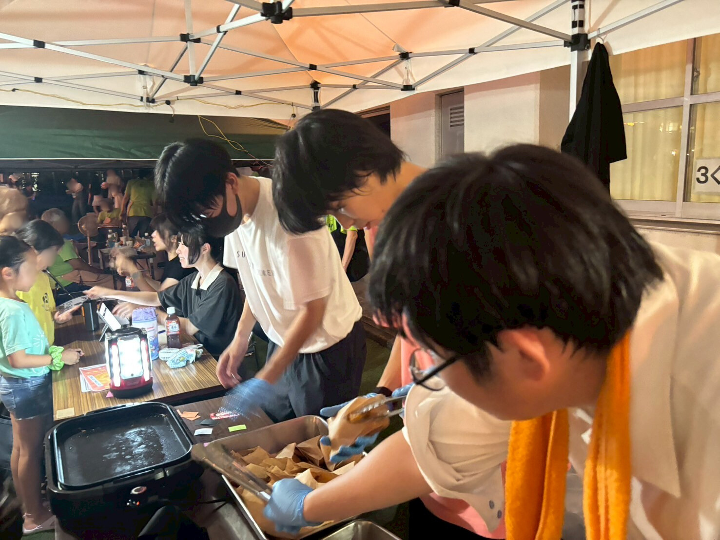 八雲の夏まつりでの、SREの活動写真